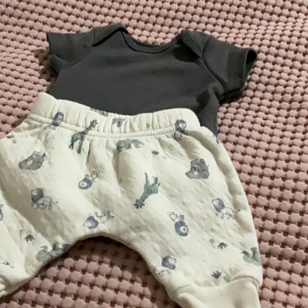 Clearance Newborn 3 piece Classic Gray baby: onesie,pants and Jacket - Picture 2 of 6